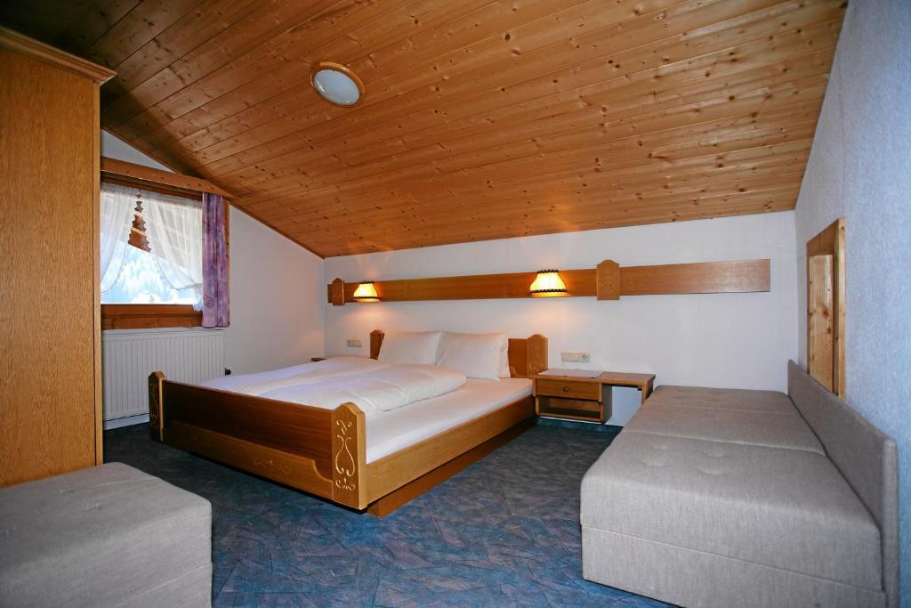 Apart Kirschner Sankt Leonhard im Pitztal Oda fotoğraf